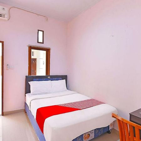 Oyo 91445 Sandat Guest House Denpasar Esterno foto