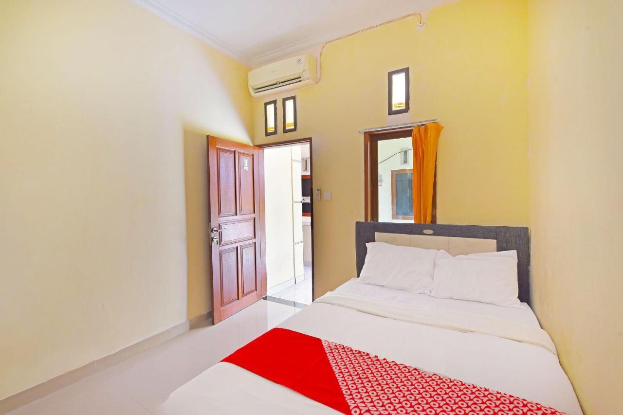 Oyo 91445 Sandat Guest House Denpasar Esterno foto