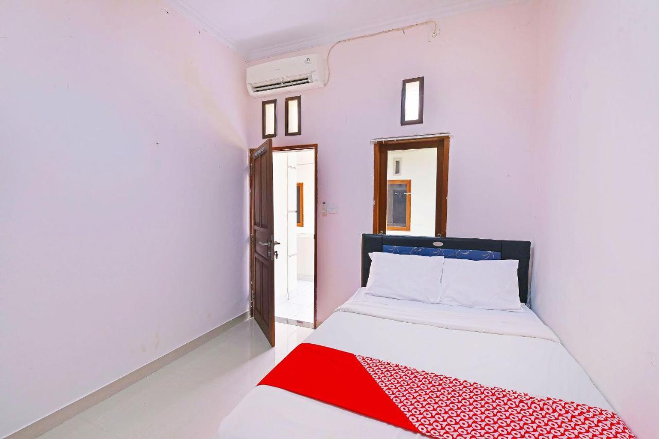 Oyo 91445 Sandat Guest House Denpasar Esterno foto